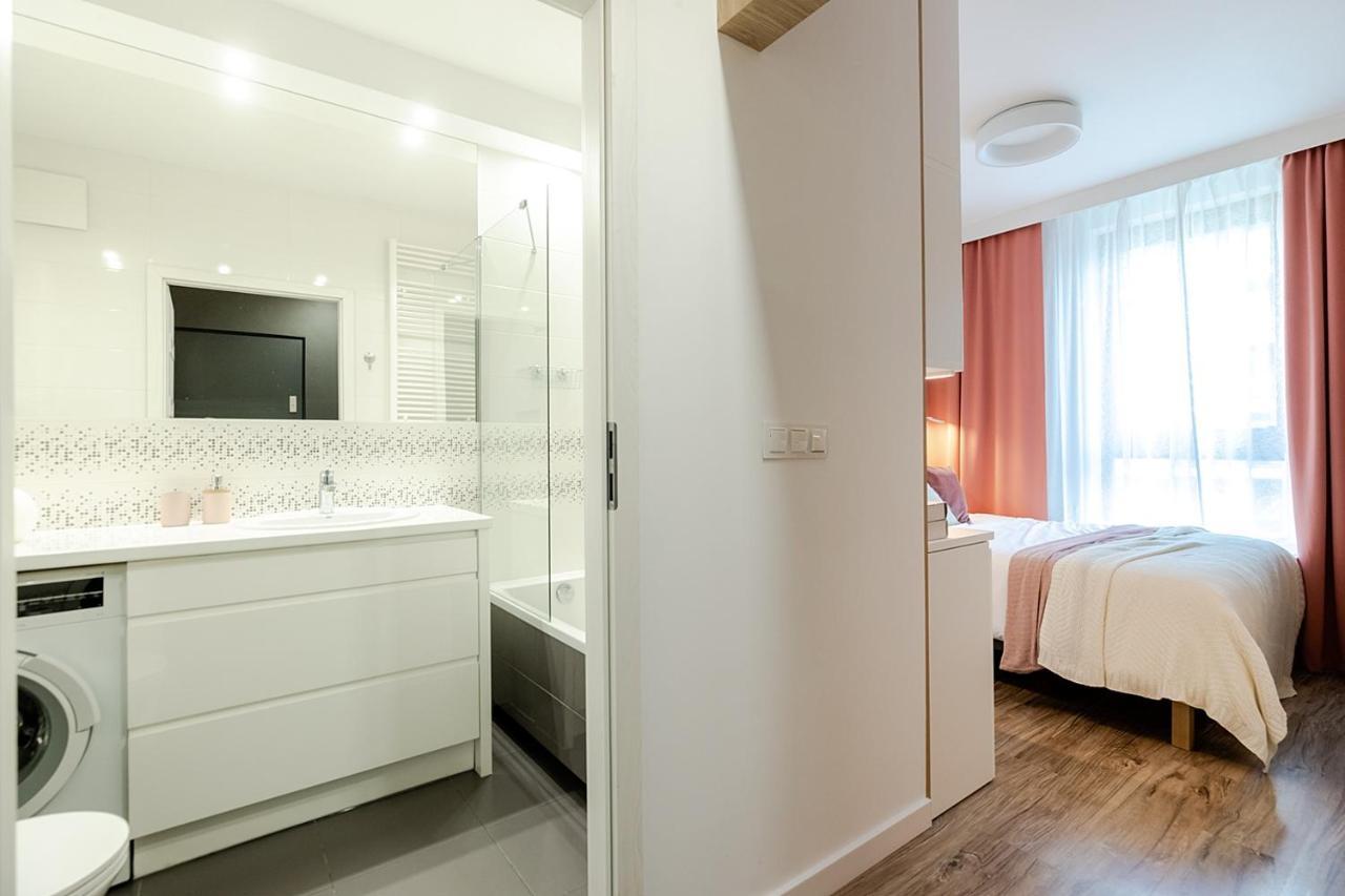 Studio Wola Apartament Kasprzaka - Wifi + Smart Tv Warschau Exterior foto